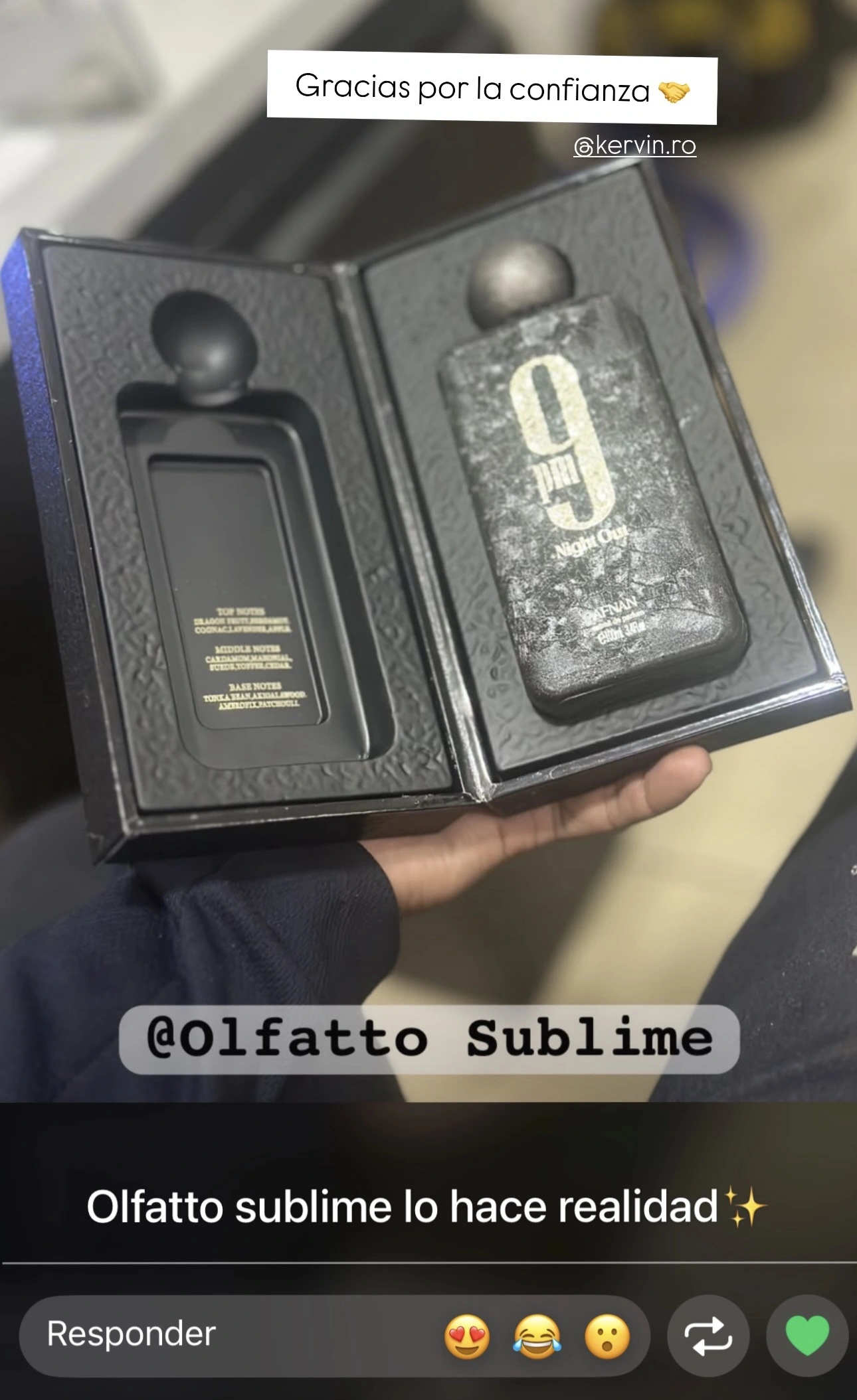 Fotografía de un perfume recibido y compartido por un cliente